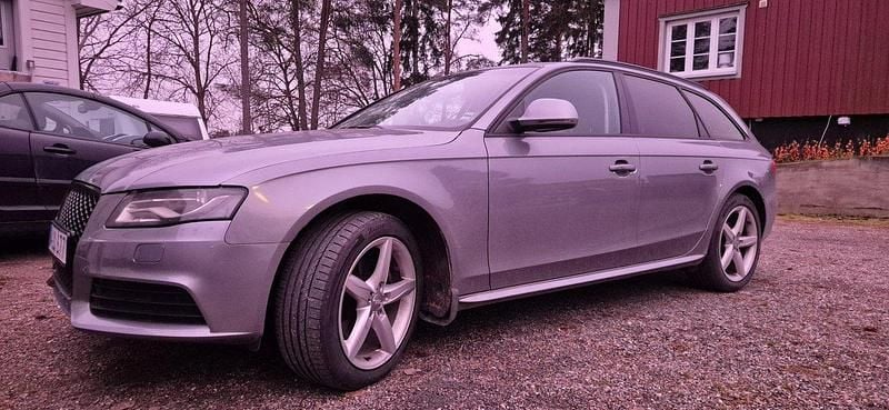 Grå Begagnad 2009 Audi A4 Kombi | 39 000 kr (Marknadspris) - Bild 1/4