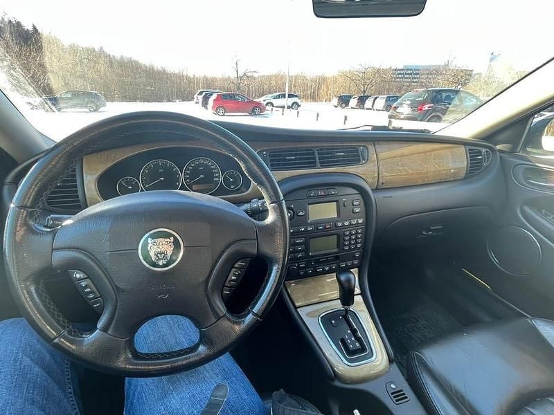 Begagnad Jaguar X-type 231 HK (169 kW) 2001 Silver metallic Sedan