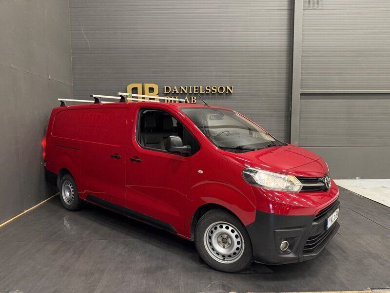 Röd Begagnad 2017 Toyota Proace Van | 124 800 kr (Lite dyr) - Bild 1/4