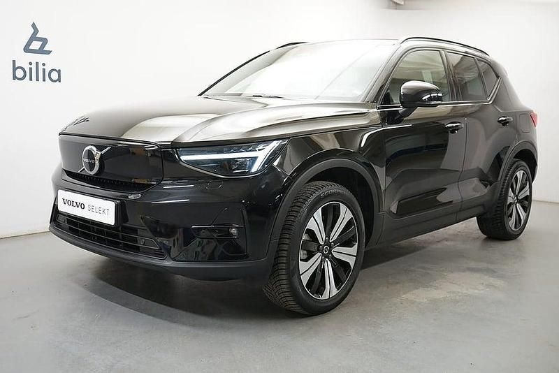 Svart Begagnad 2022 Volvo XC40 Plus SUV | 349 900 kr - Bild 1/3