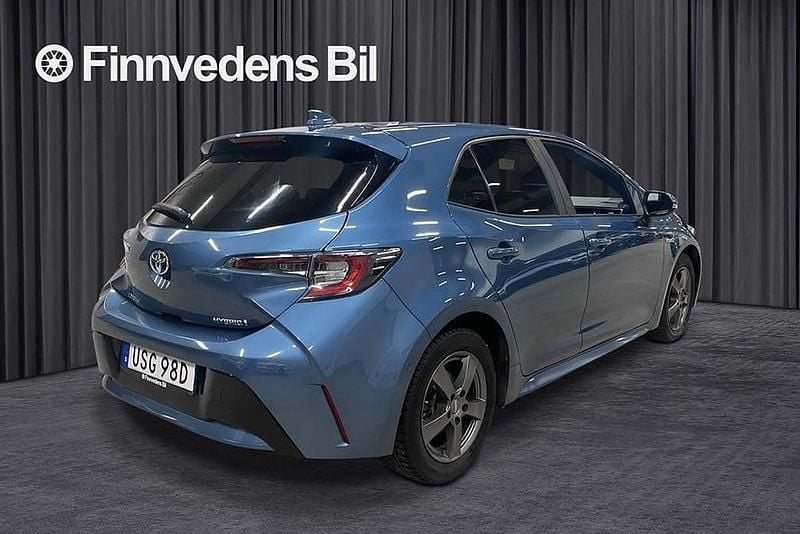 Begagnad Toyota Corolla Hybrid 124 HK (91 kW) 2019 Blå Halvkombi