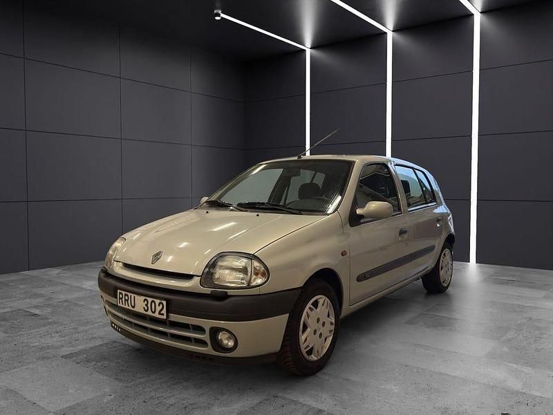 Ljusgrå Begagnad 2000 Renault Clio II Halvkombi | 24 900 kr (Marknadspris) - Bild 1/4