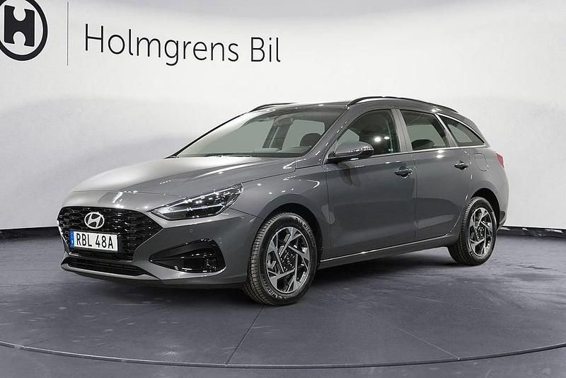 Grå Begagnad 2024 Hyundai i30 Essential Kombi | 269 900 kr (Lite dyr) - Bild 1/4