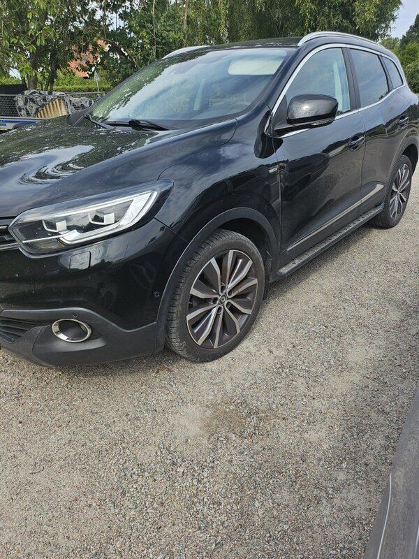 Svart Begagnad 2015 Renault Kadjar SUV | 120 000 kr (Marknadspris) - Bild 1/4