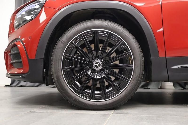 Begagnad Mercedes GLB220 AMG 190 HK (139 kW) 2024 Röd SUV
