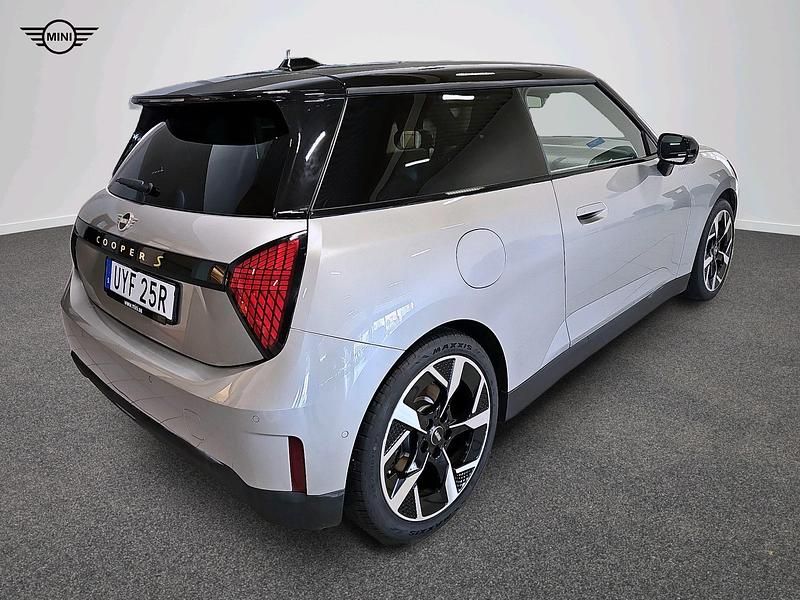 Begagnad Mini Cooper SE 162 kW (221 HK) 2024 Grå Halvkombi