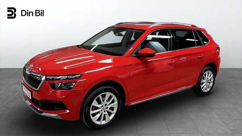 Röd (corrida red) Begagnad 2021 Skoda Kamiq Style SUV | 199 900 kr (Marknadspris) - Bild 1/4