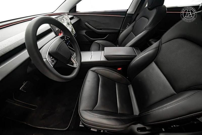 Begagnad Tesla Model 3 Long Range AWD 366 kW (498 HK) 2024 Röd Sedan