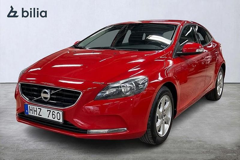 Begagnad Volvo V40 Kinetic 121 HK (88 kW) 2013 Röd Halvkombi