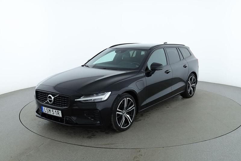Svart Begagnad 2021 Volvo V60 R-Design Kombi | 253 000 kr (Bra pris) - Bild 1/3