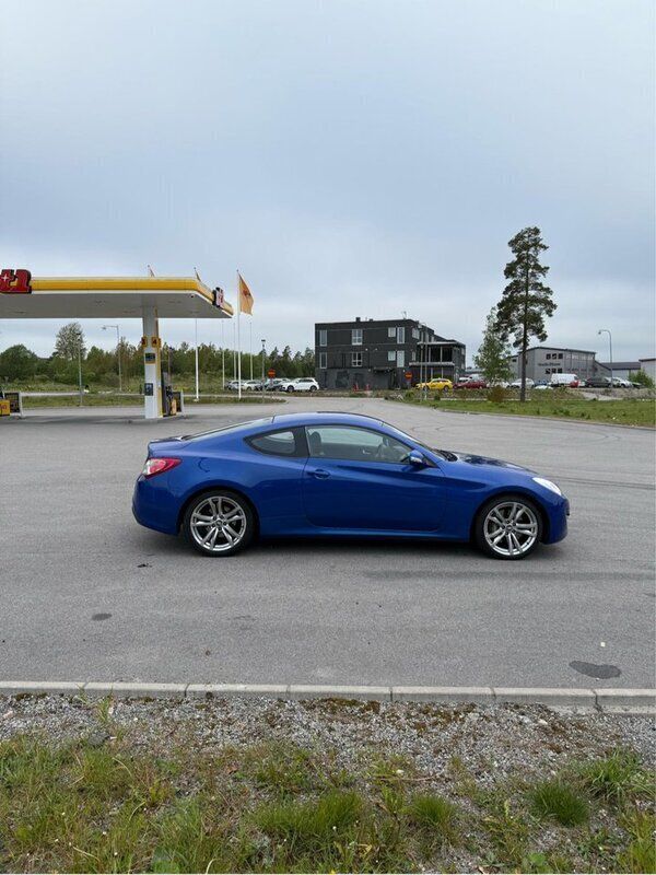 Blå Begagnad 2011 Hyundai Genesis Sportkupé | 120 000 kr - Bild 1/4