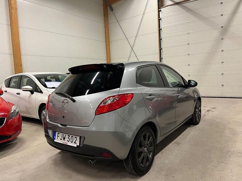 Begagnad Mazda 2 84 HK (61 kW) 2014 Grå Halvkombi