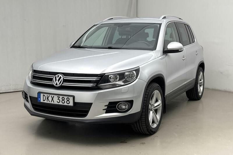 Silver Begagnad 2015 VW Tiguan Comfortline SUV | 129 000 kr (Bra pris) - Bild 1/4