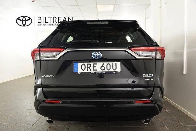 Begagnad Toyota RAV4 Hybrid Active 306 HK (225 kW) 2023 Svart (svart metallic ) SUV