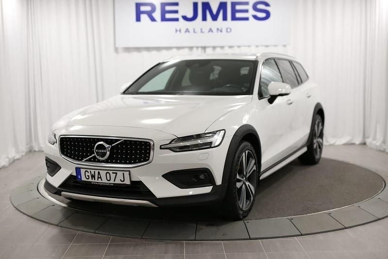 Vit Begagnad 2019 Volvo V60 CC Kombi | 379 000 kr (Dyr) - Bild 1/4