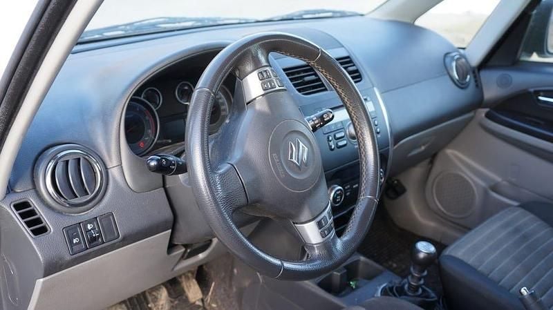 Begagnad Suzuki SX4 135 HK (99 kW) 2012