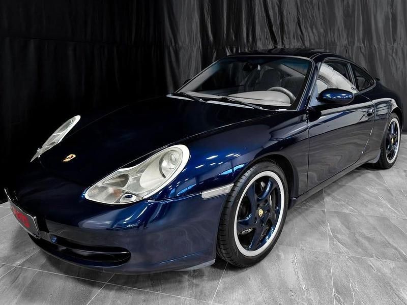 Begagnad Porsche 911 Carrera 4 301 HK (221 kW) 2001 Blå Sportkupé