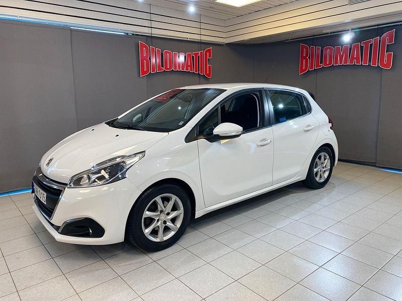 Vit Begagnad 2018 Peugeot 208 Active Halvkombi | 104 900 kr (Bra pris) - Bild 1/4