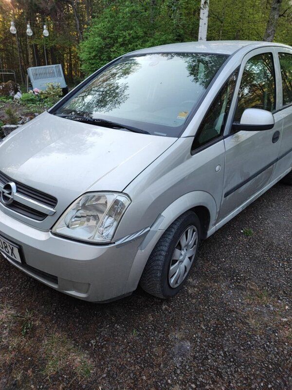 Grå Begagnad 2004 Opel Meriva Minibuss | 7 500 kr (Marknadspris) - Bild 1/4