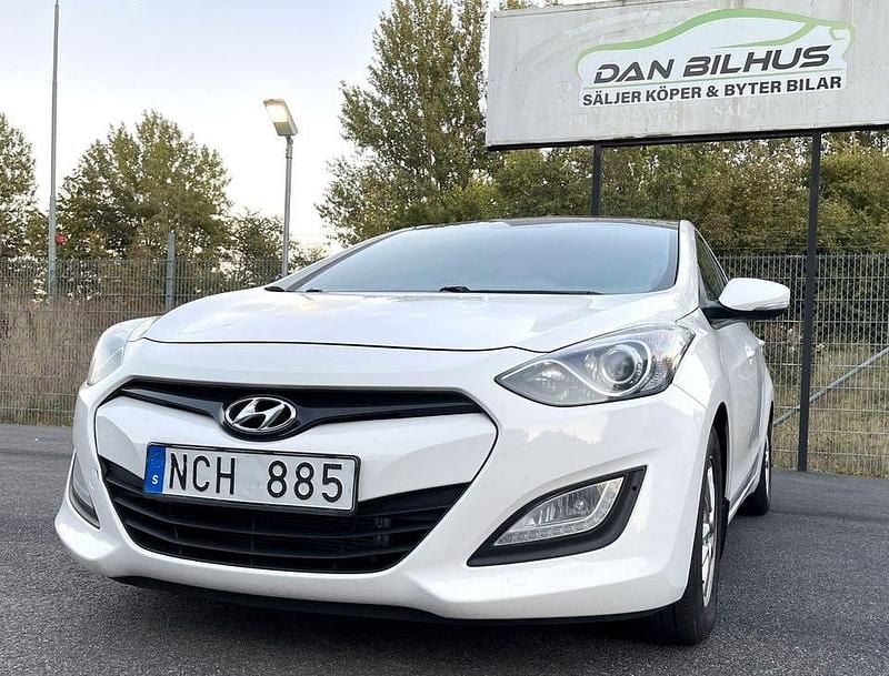 Begagnad Hyundai i30 Sport 110 HK (80 kW) 2013 Vit Halvkombi