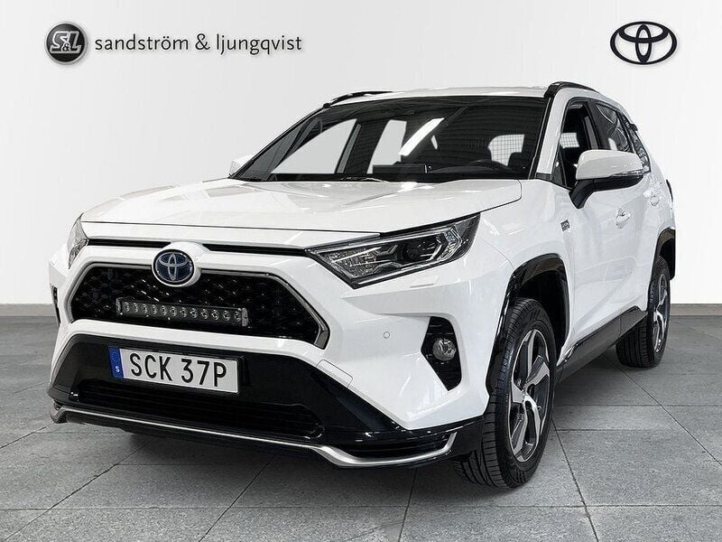 Vit Begagnad 2021 Toyota RAV4 Hybrid Active SUV | 329 000 kr (Marknadspris) - Bild 1/3