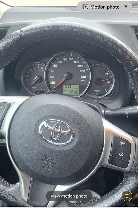 Röd Begagnad 2012 Toyota Yaris Active Halvkombi | 65 000 kr (Marknadspris) - Bild 1/4