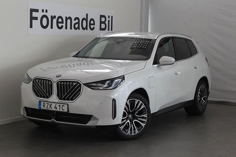 Mineralvit metallic Begagnad 2025 BMW X3 Comfort Edition SUV | 699 000 kr - Bild 1/4