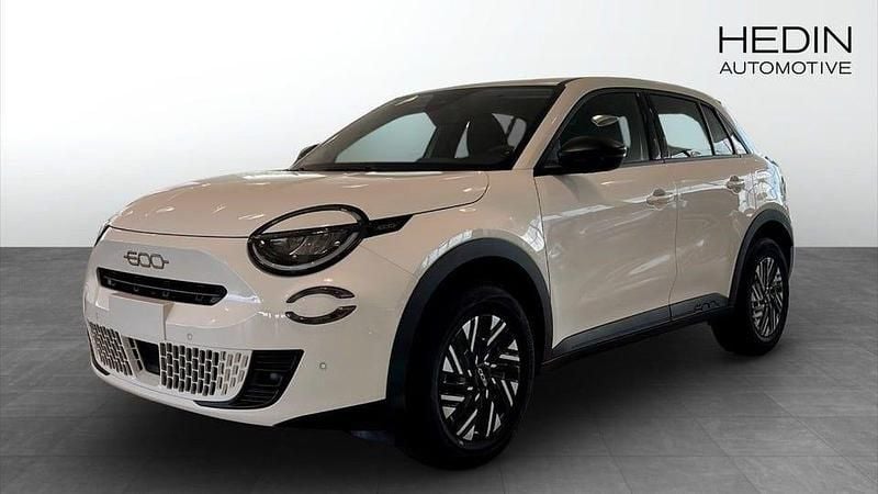 Vit Ny 2025 Fiat 600 Lounge SUV | 305 800 kr - Bild 1/4