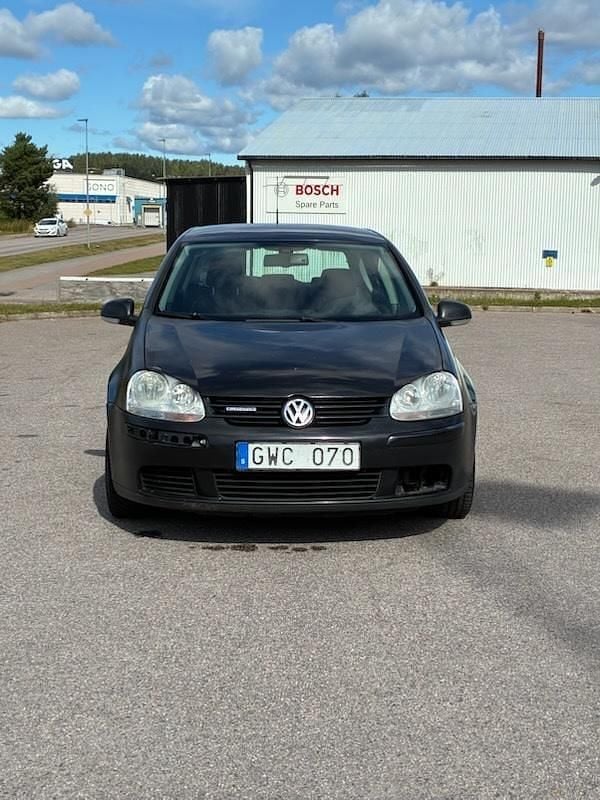 Svart Begagnad 2008 VW Golf VI Trendline Halvkombi | 25 000 kr (Marknadspris) - Bild 1/4