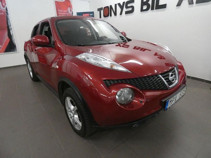 Svart (röd) Begagnad 2011 Nissan Juke SUV | 59 900 kr (Marknadspris) - Bild 1/4