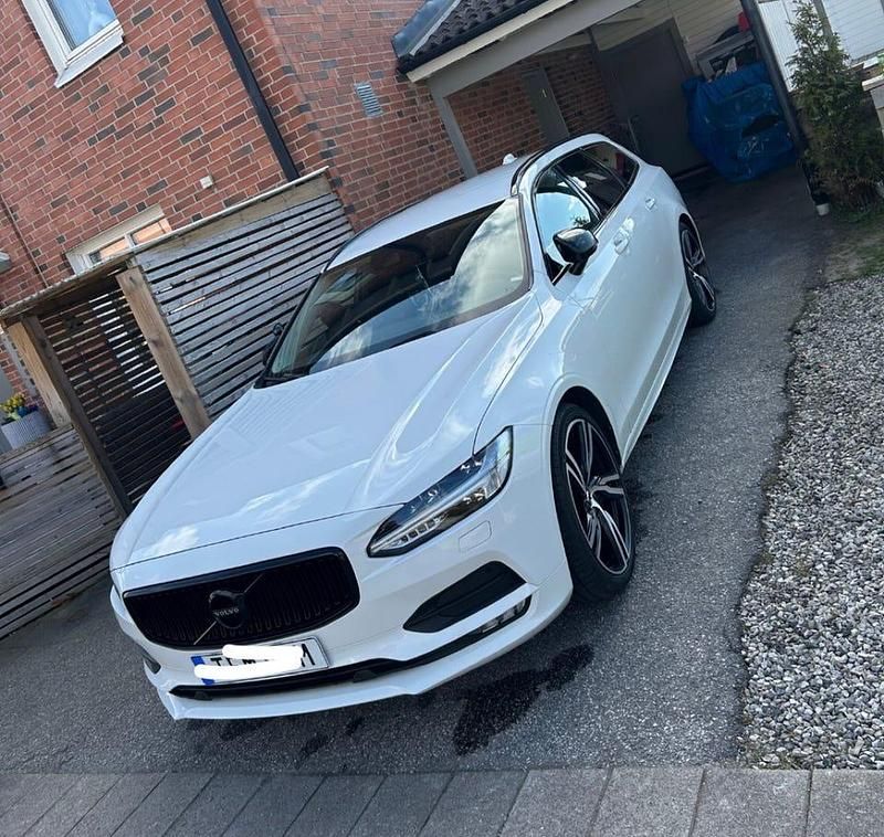 Begagnad 2019 Volvo V90 Momentum Kombi | 220 000 kr (Marknadspris) - Bild 1/4