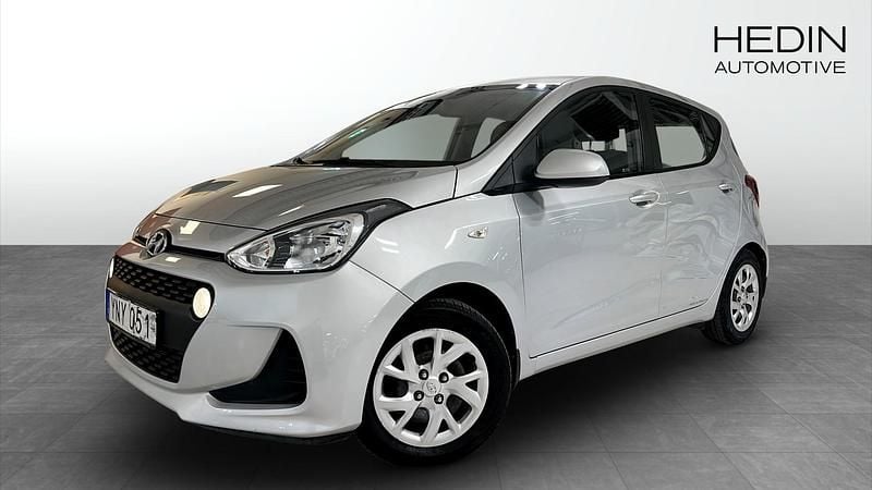 Silver Begagnad 2017 Hyundai i10 Comfort Halvkombi | 89 900 kr (Bra pris) - Bild 1/4
