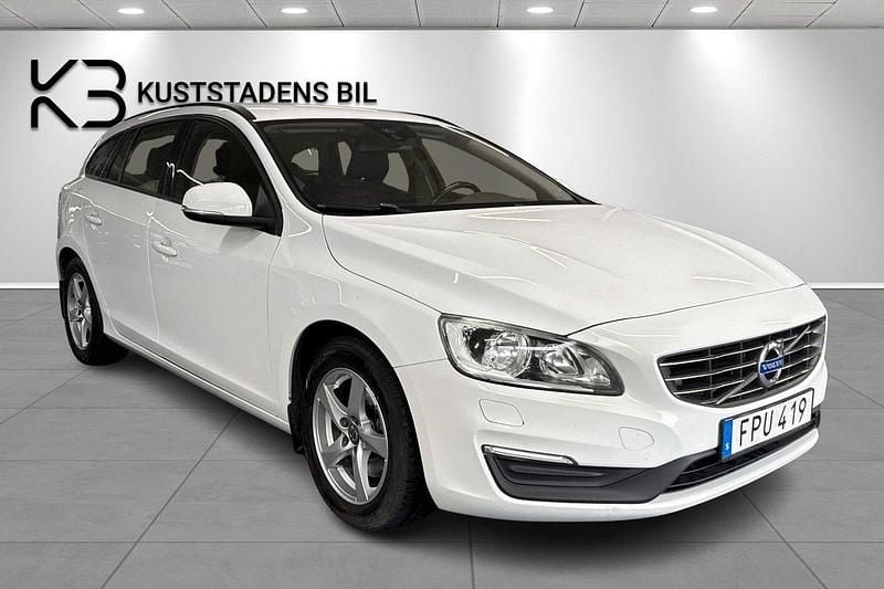 Vit Begagnad 2015 Volvo V60 Kombi | 99 900 kr (Bra pris) - Bild 1/4