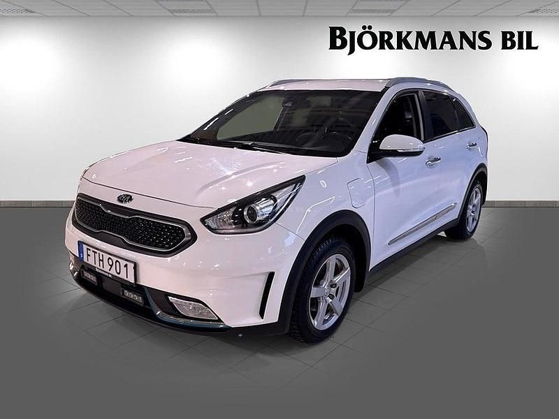 Vit Begagnad 2017 Kia Niro Plus SUV | 174 900 kr (Marknadspris) - Bild 1/4