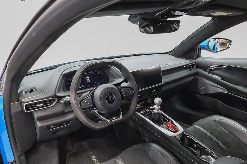 Begagnad Lotus Emira 407 HK (299 kW) 2023 Seneca blue Sportkupé