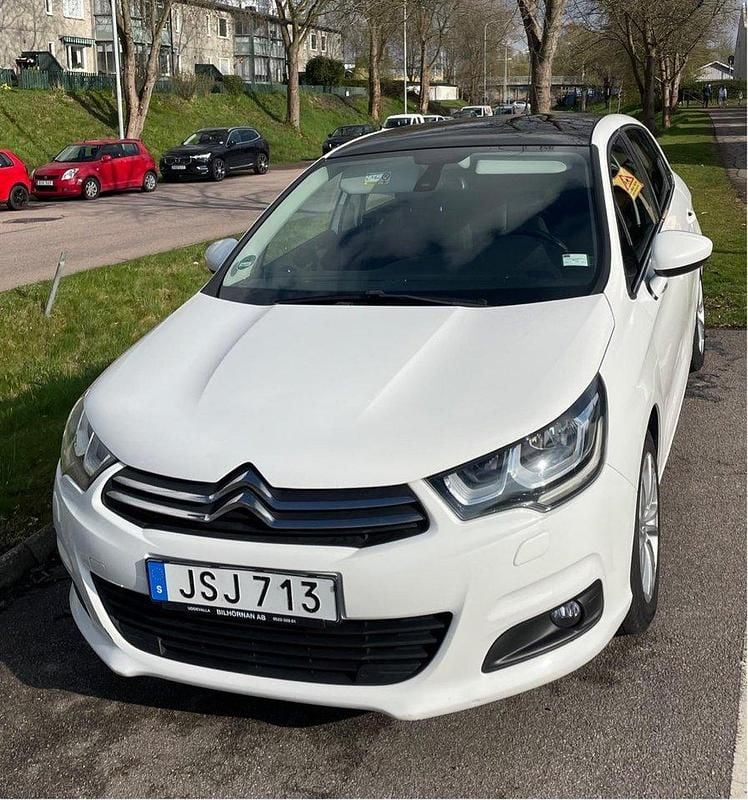 Vit Begagnad 2015 Citroën C4 Halvkombi | 69 000 kr (Marknadspris) - Bild 1/4