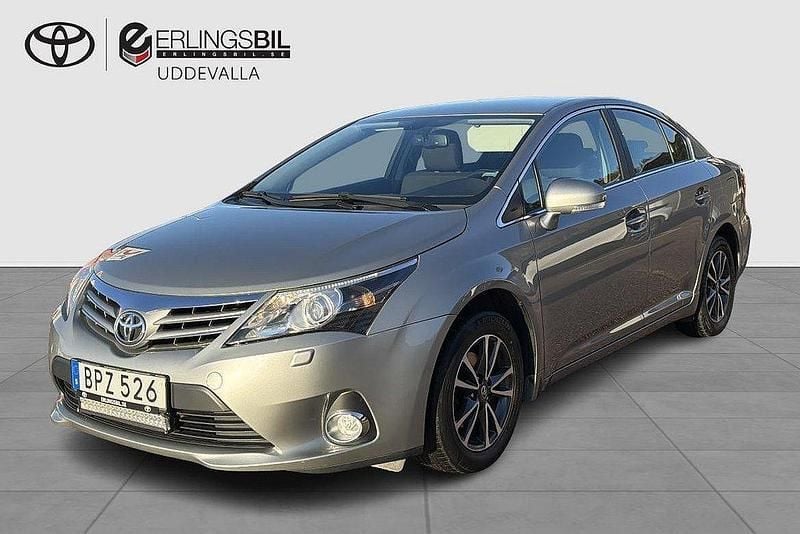 Ljusgrå (grå) Begagnad 2015 Toyota Avensis Business Edition Sedan | 179 000 kr (Marknadspris) - Bild 1/3