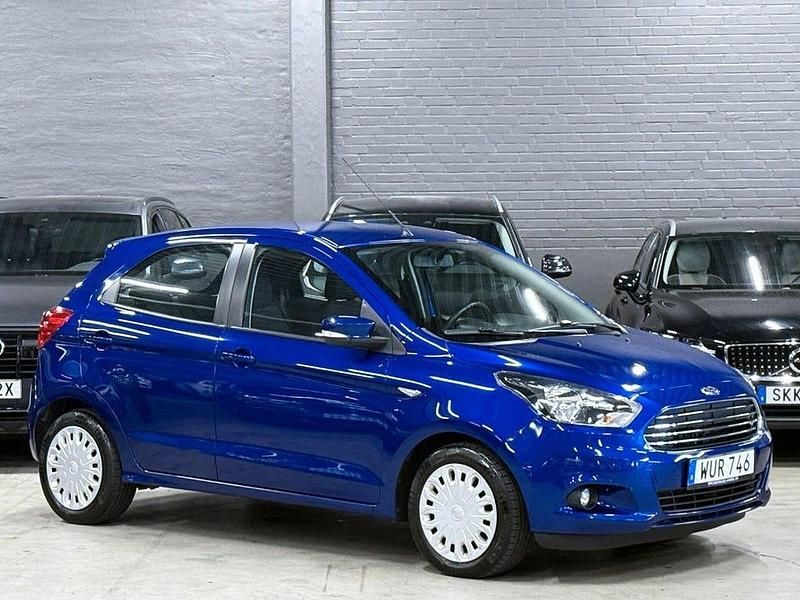 Blå Begagnad 2017 Ford Ka Plus Trend Halvkombi | 79 900 kr - Bild 1/4