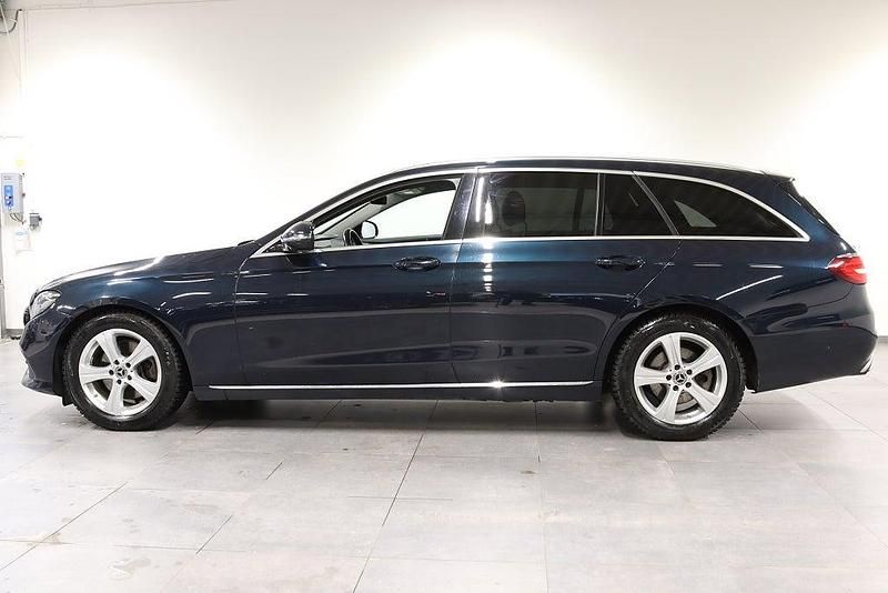 Begagnad Mercedes E220 Avantgarde 194 HK (142 kW) 2017 Mörkgrön Kombi