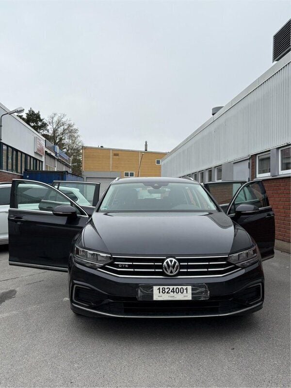 Grå Begagnad 2020 VW Passat | 199 000 kr (Superpris) - Bild 1/4