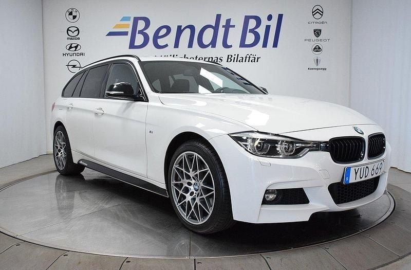 Vit Begagnad 2018 BMW 320 M Sport Kombi | 269 500 kr (Lite dyr) - Bild 1/3