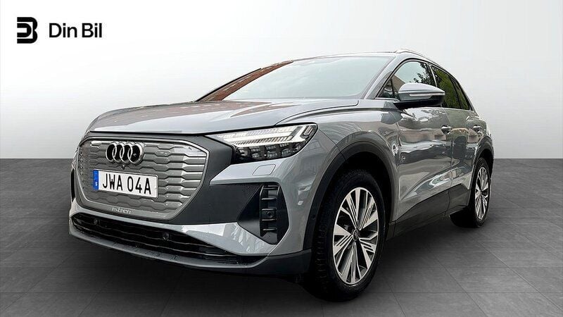 Grå Begagnad 2022 Audi Q4 e-tron Proline SUV | 349 900 kr (Marknadspris) - Bild 1/4