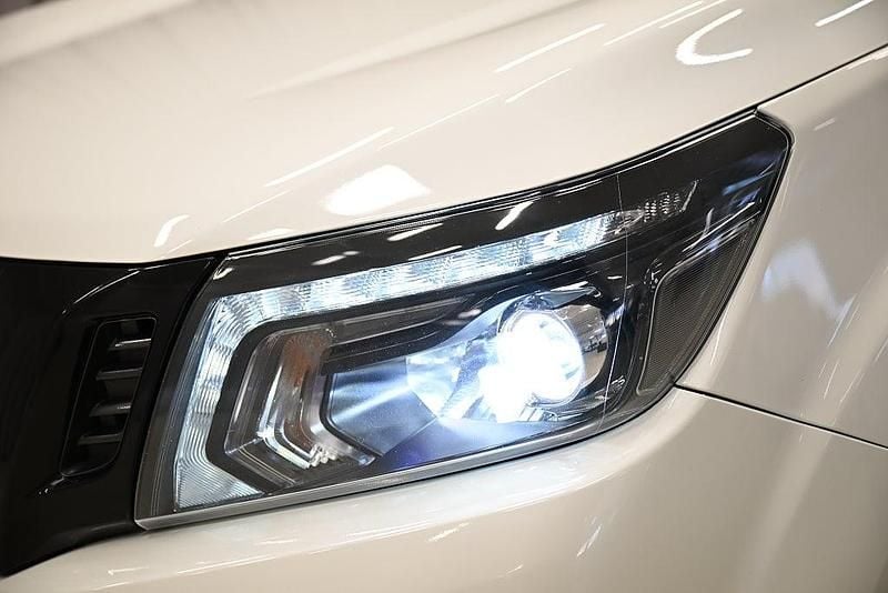 Begagnad Nissan Navara 360º 190 HK (139 kW) 2021 Vit Pickup