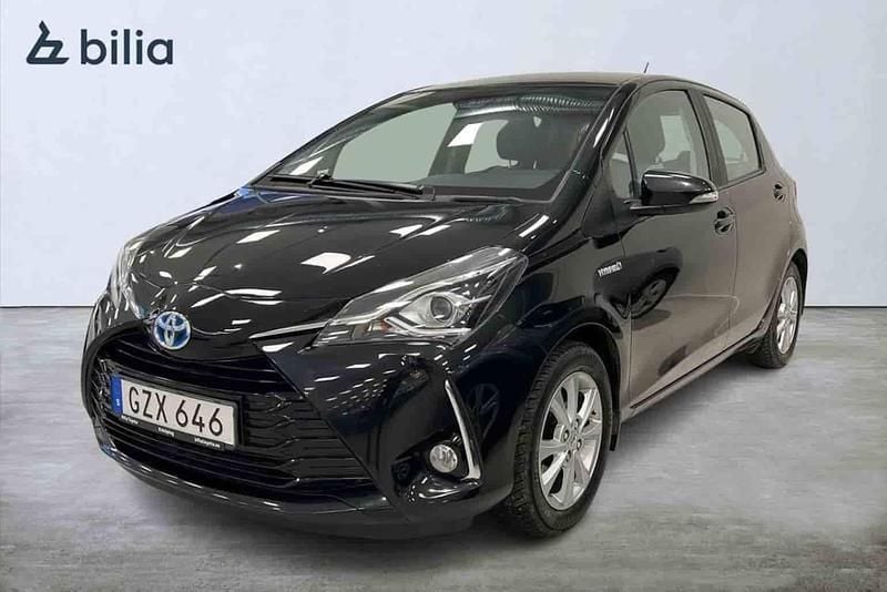 Begagnad Toyota Yaris Hybrid 2019 Svart Halvkombi