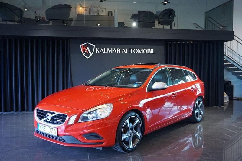Röd Begagnad 2012 Volvo V60 R-Design Momentum Kombi | 99 000 kr (Marknadspris) - Bild 1/4