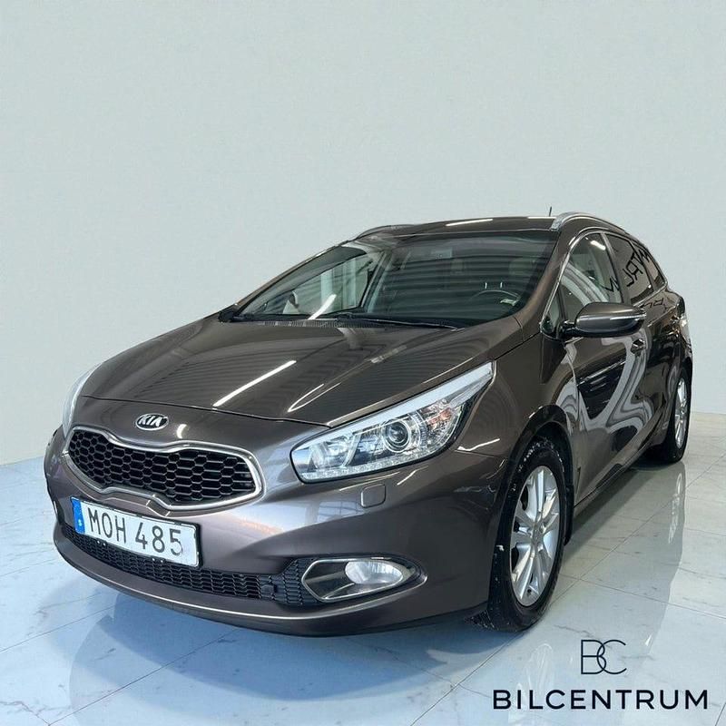 Grön Begagnad 2015 Kia Ceed Halvkombi | 44 900 kr (Superpris) - Bild 1/4