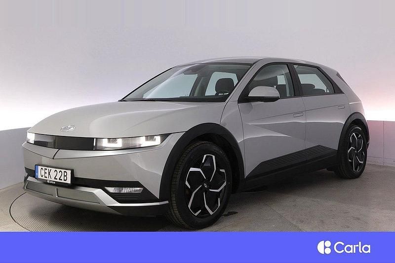 Grå Begagnad 2021 Hyundai Ioniq 5 Essential SUV | 335 900 kr (Bra pris) - Bild 1/3