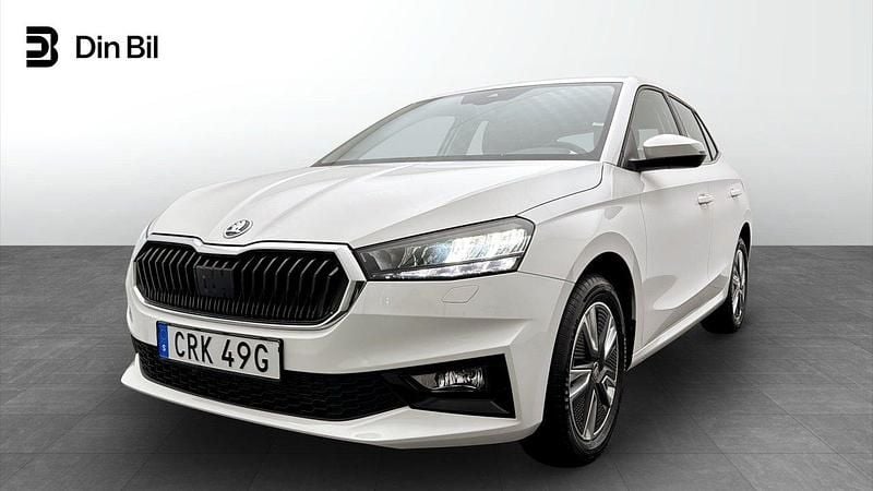 Vit Begagnad 2023 Skoda Fabia Style Halvkombi | 212 900 kr (Marknadspris) - Bild 1/4