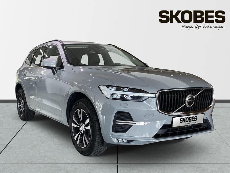 Grå Begagnad 2024 Volvo XC60 Core SUV | 379 400 kr (Superpris) - Bild 1/3