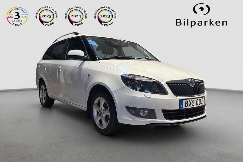 Vit Begagnad 2014 Skoda Fabia Ambiente Kombi | 79 990 kr (Marknadspris) - Bild 1/4